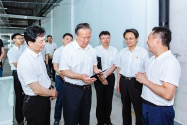 省高院黨組書記、院長李占國一行蒞臨浙江鴻禧能源股份有限公司開展“三服務”